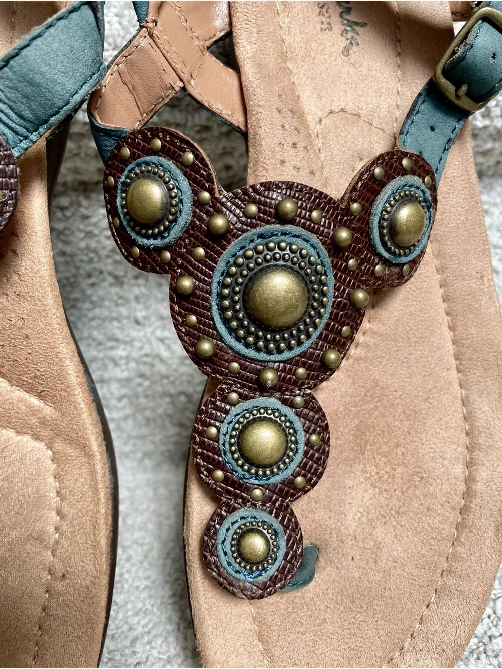 Clark’s Leather Medallions Metal Accents Comfort Sole Buckles Casual Sandals